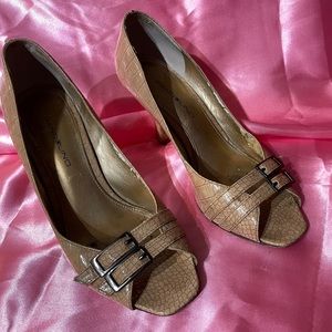 Women's heels- 6.5 - Bandolino